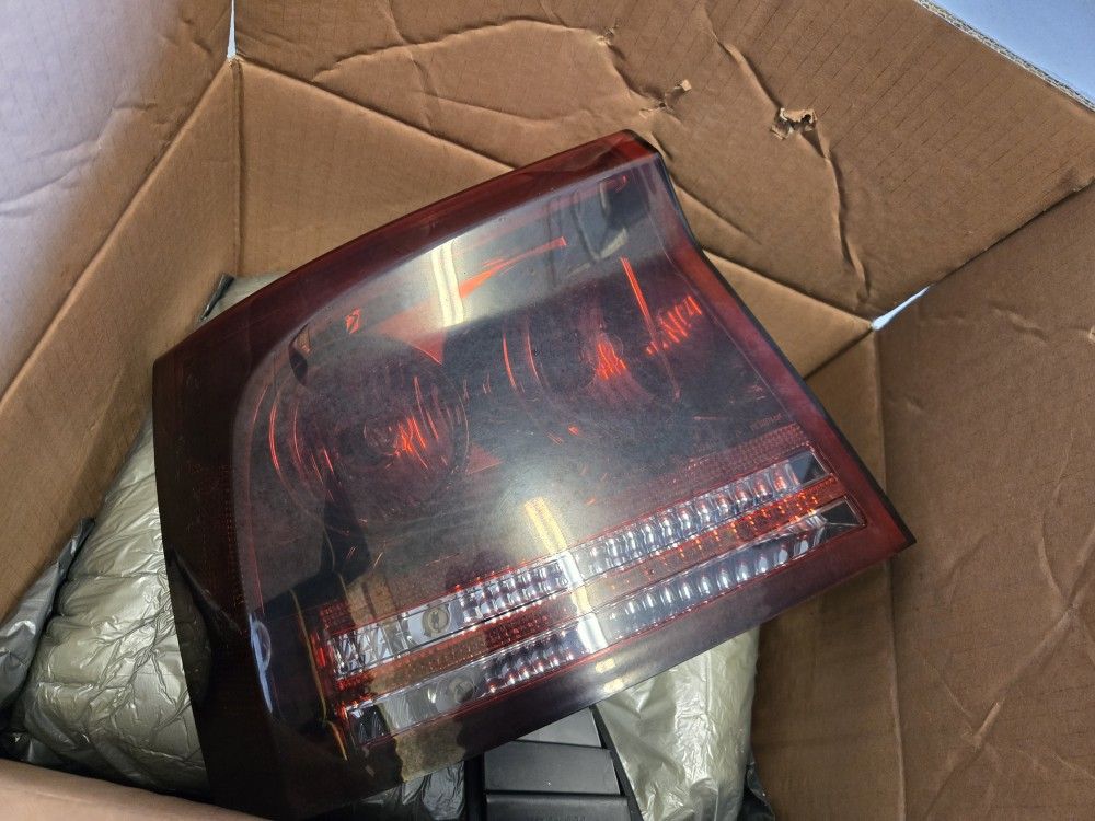 06 Dodge Charger Tail Lights Left And Right