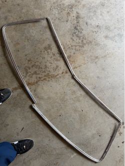 Monte Carlo rear glass moulding trim 73-77