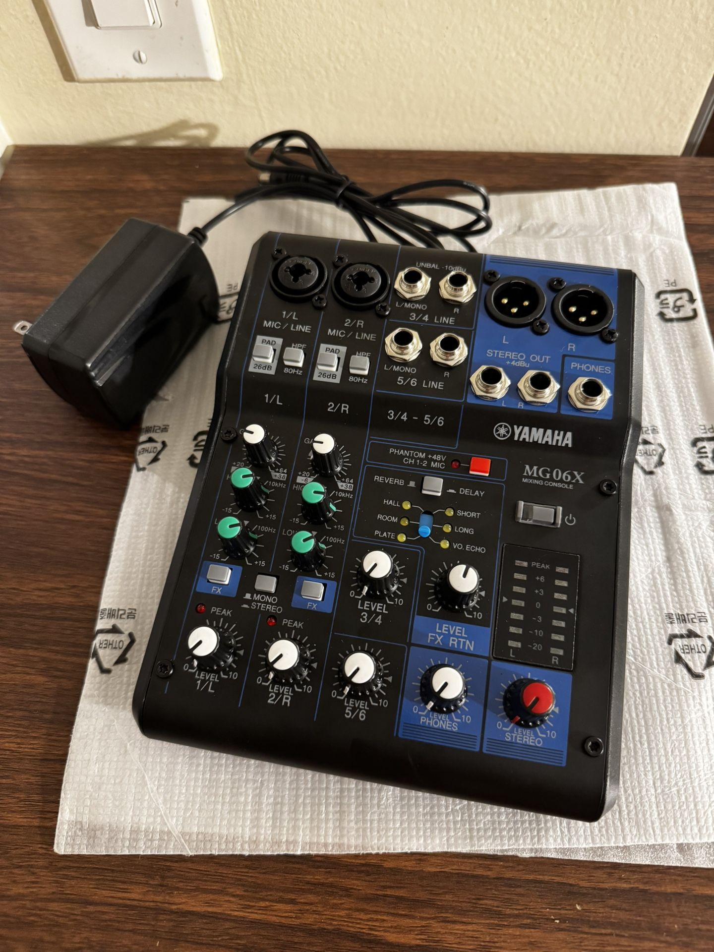 YAMAHA MG06XU MIXER OPEN BOX HAVE EFFECTS 