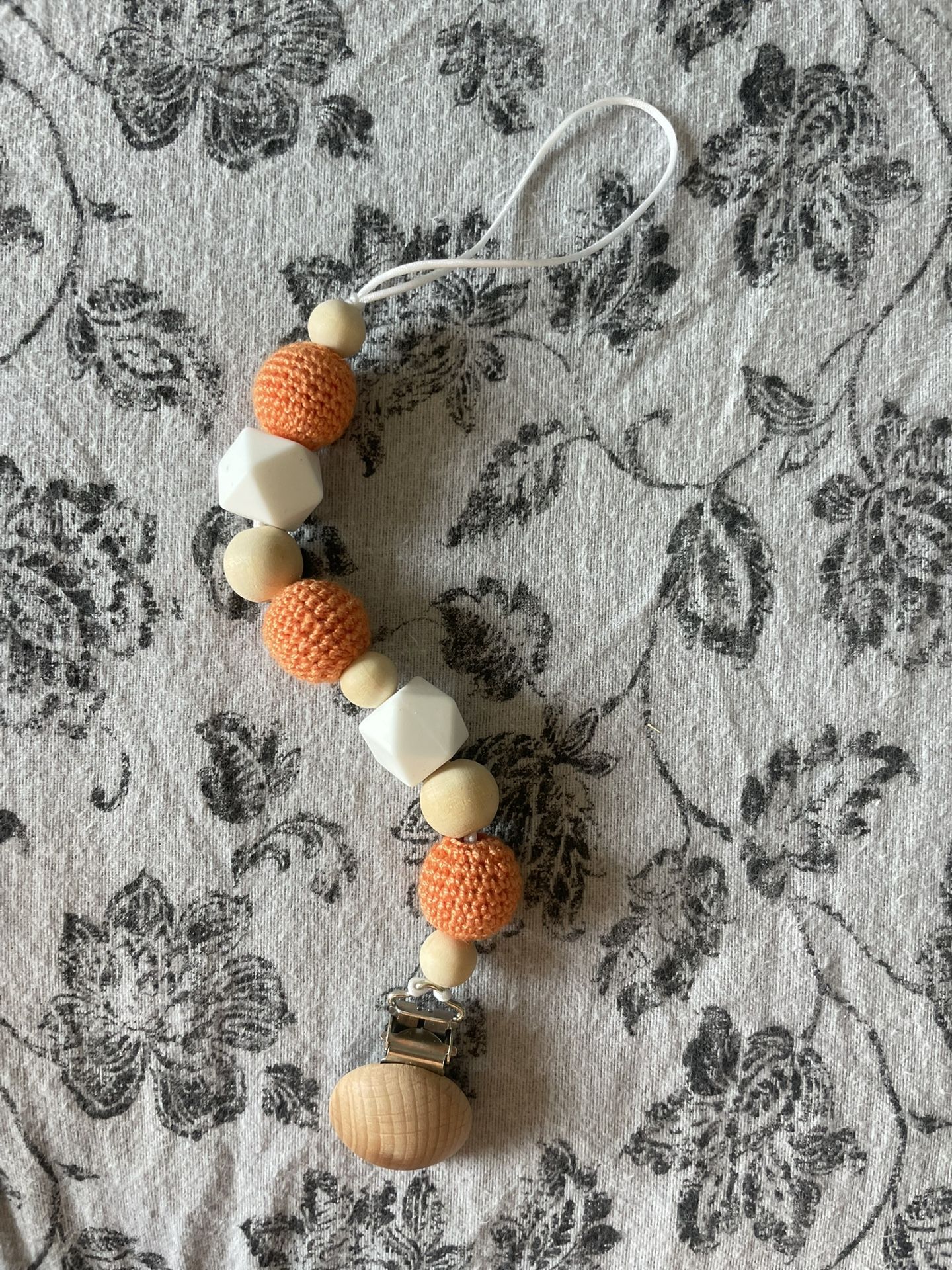 Baby pacifier clip