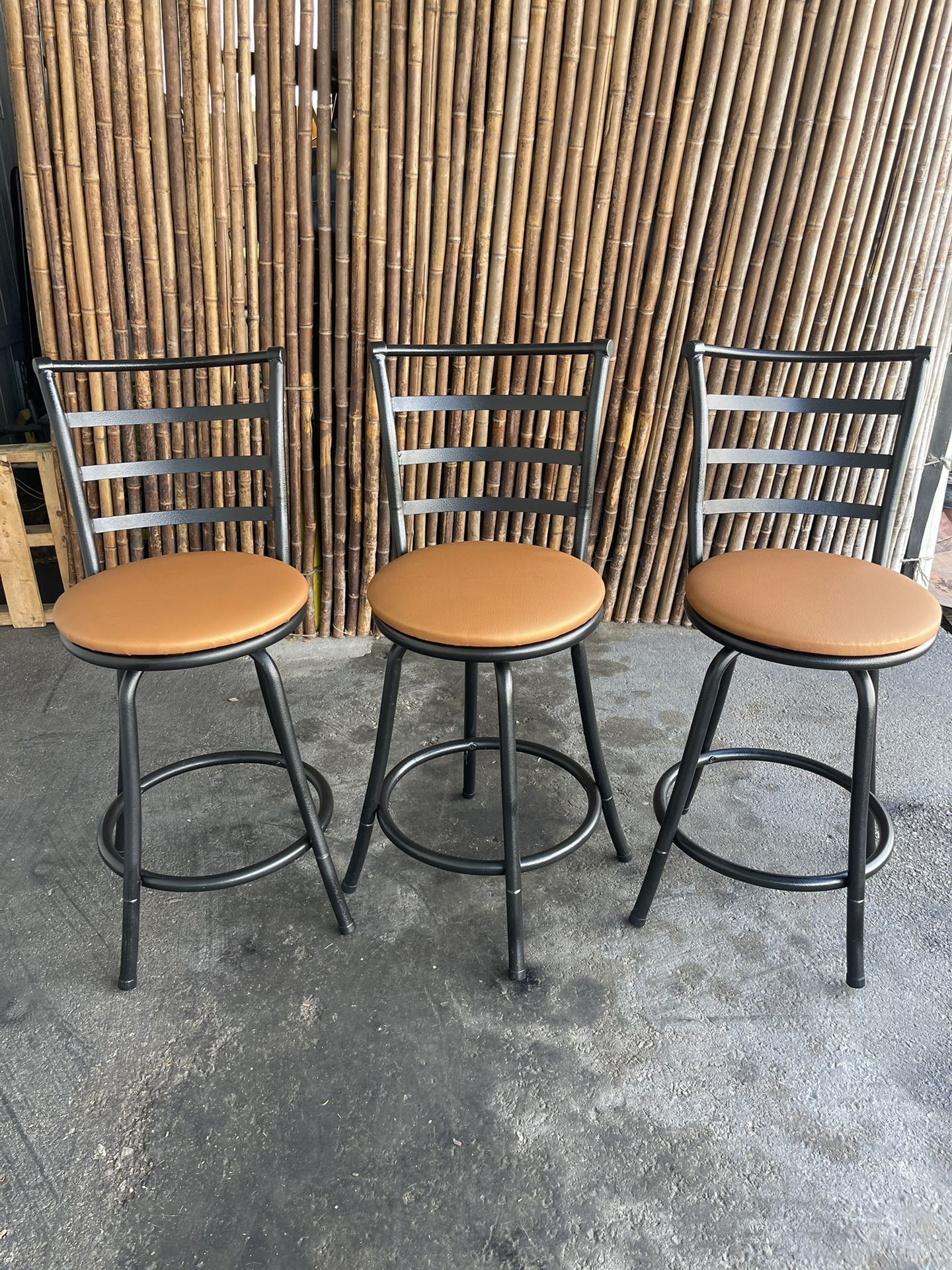 3 Bancos Altos Giratorios Recién Tapizados