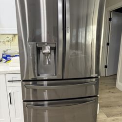 LG Black stainless Steel Refrigerator 