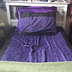 Twin Size Bed w/lots of Storage, Bookcase type Headboard, Footboard and 3 drawer Storage