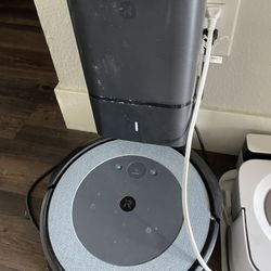 Roomba With Self Empty 