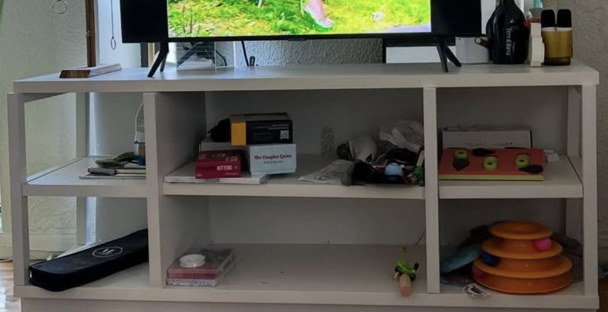 Raymour And Flanagan Tv Stand