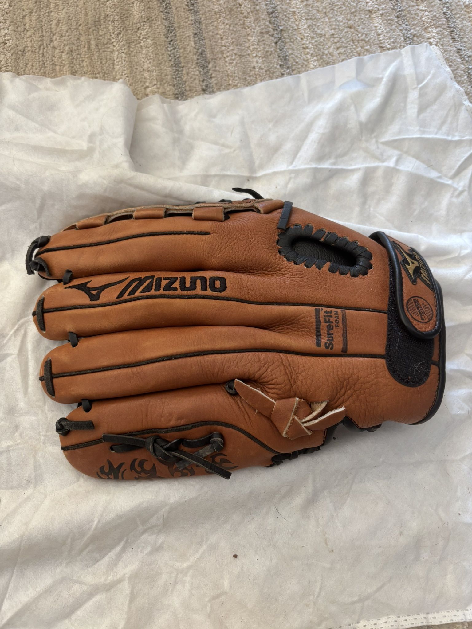 Mizuno Finch Series Fastpitch Softball Glove