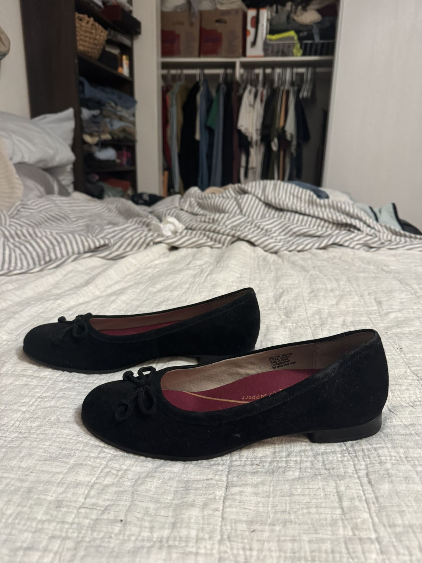 Munro Joslynn Flat Ballet Bow Casual Comfort Slip On Black Suede Flats...