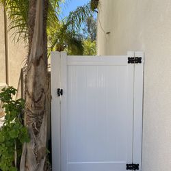 Vinyl Gate