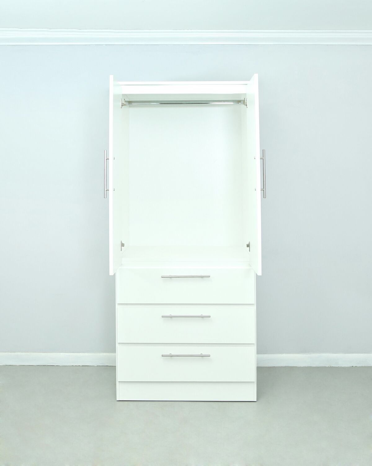 Wardrobe . Ample Storage And Elegant Design Armario . Amplio Almacenamiento Y Diseño Elegante