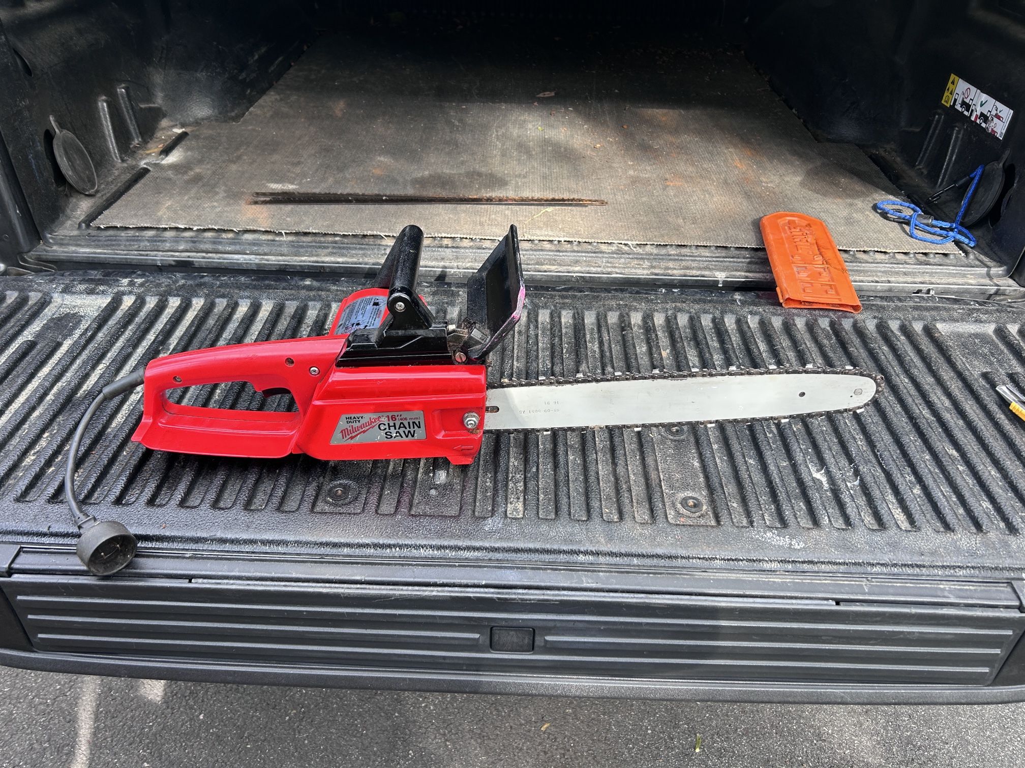 Milwaukee 16” Corded 110 V Chainsaw 
