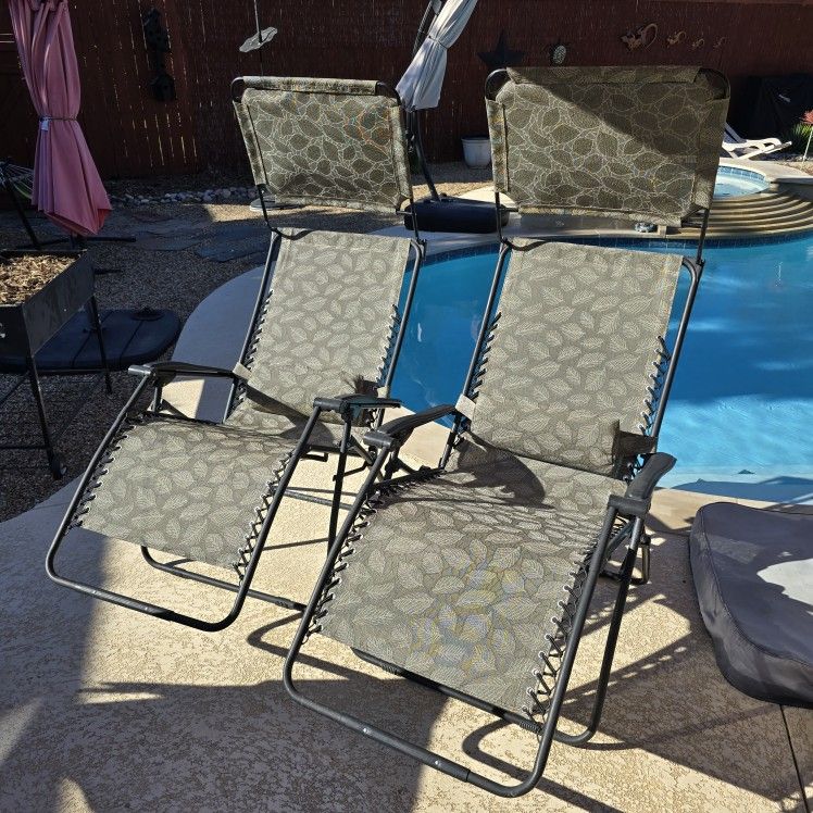 Set of 2 Zero Gravity Lounge Chairs with Sun Shade Lawn Chairs Outdoor Reclining Folding Chairs