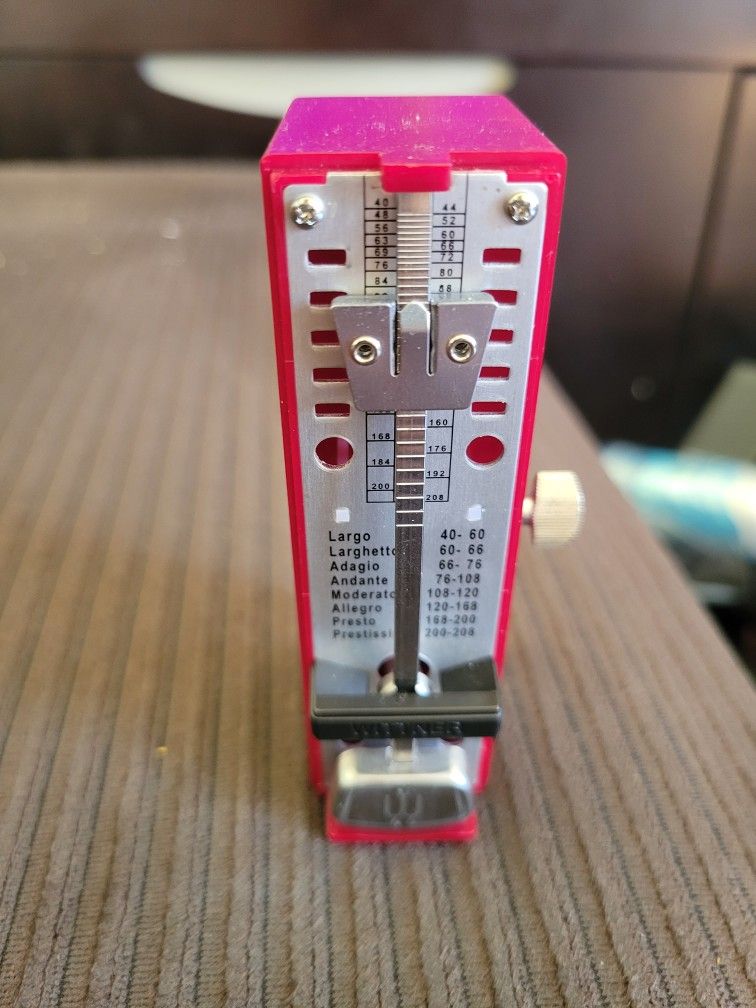 Wittner Mechanical Metronome – Made in Germany (Vintage Style, Red) 🎼
Keep perfect time with this classic mechanical Wittner metronome!