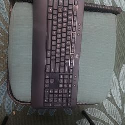 Logi Woreless Keyboard
