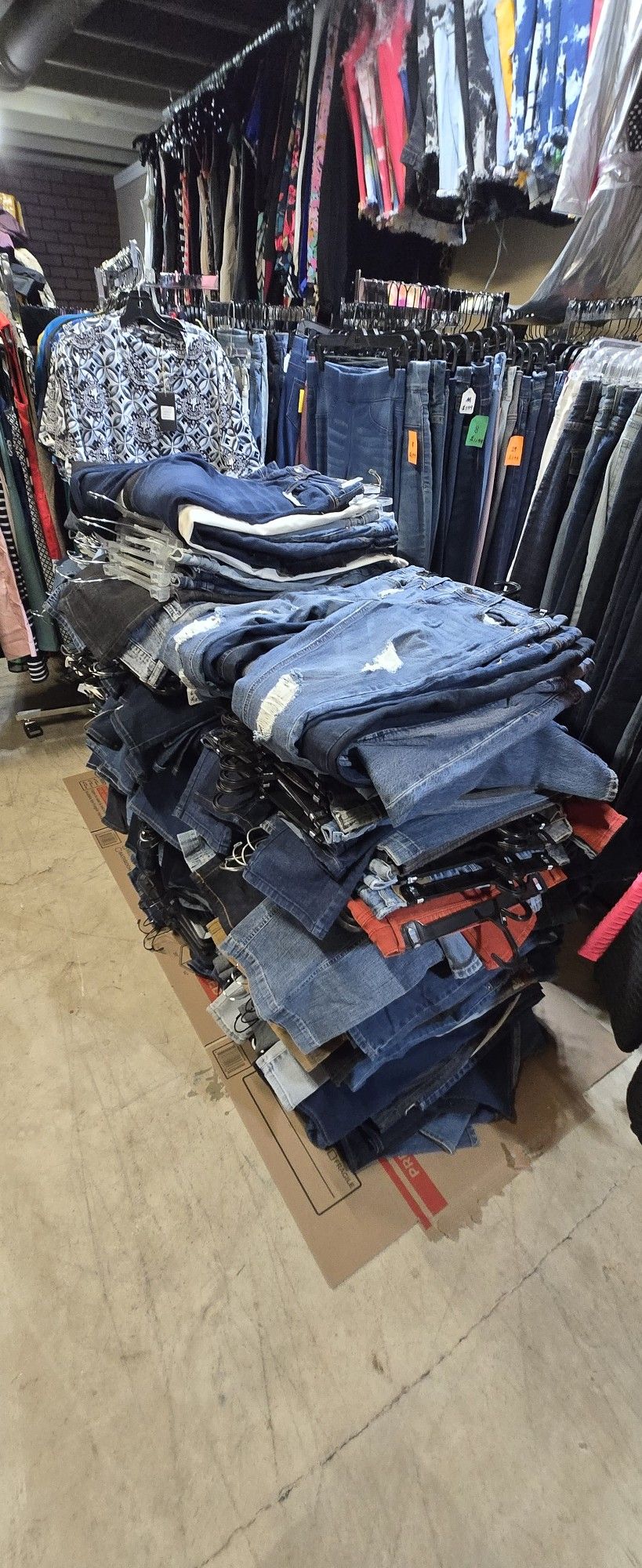JEANS BULK LOT - 500 PAIRS