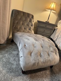Tufted Velvet Chaise Lounge