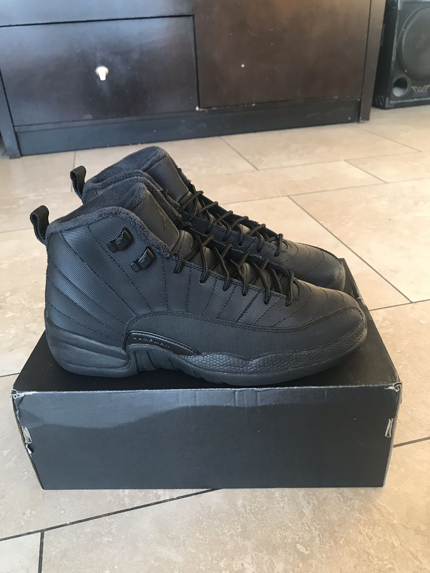 Retro Jordan winter 12 size 7 VNDS