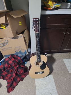 Guitar (Needs Fixing) 70$