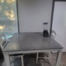 Table with 4 chairs 