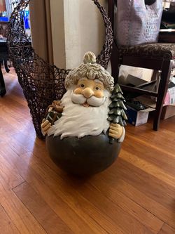 "Roly Poly" style Santa Claus statue