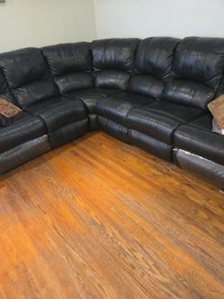 Leather sectional Couch Good Condition