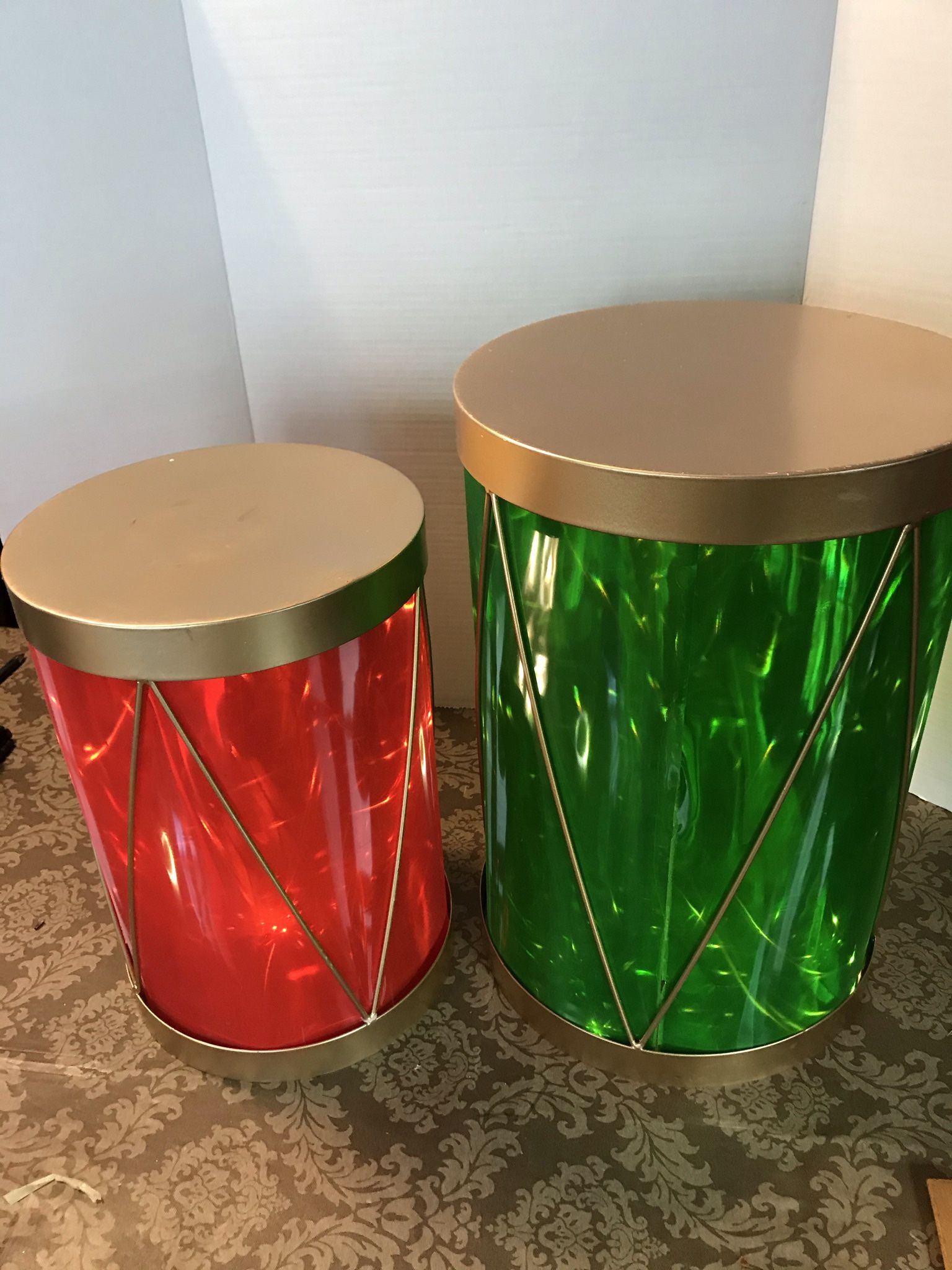 Set of illuminating drums for Christmas display