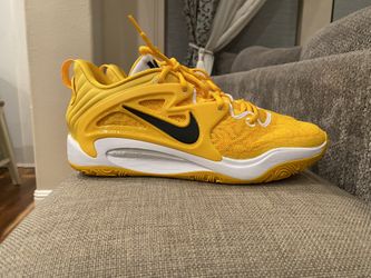KD 15 University Gold Yellow Size 9.5