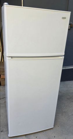 Sanyo 10 cuft refrigerator white Hollywood