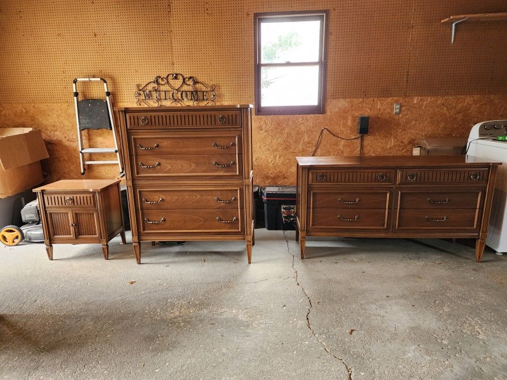 Wood Bedroom Set. Willing To Sell For Less.