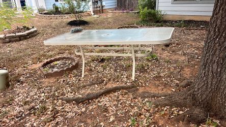 Free outdoor table