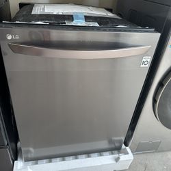 Lg Black Stainless Dishwasher (QuadWash/TrueSteam)