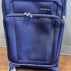 Samsonite Renew Softside 20'' Spinner Carry-ON, Navy