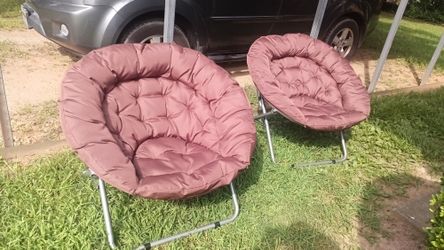 2 Metal Lounge Chairs 