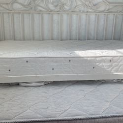 White Metal Day Bed W/trundel Twin Size Mattress 