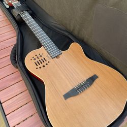 Godin ACS Slim guitar like new