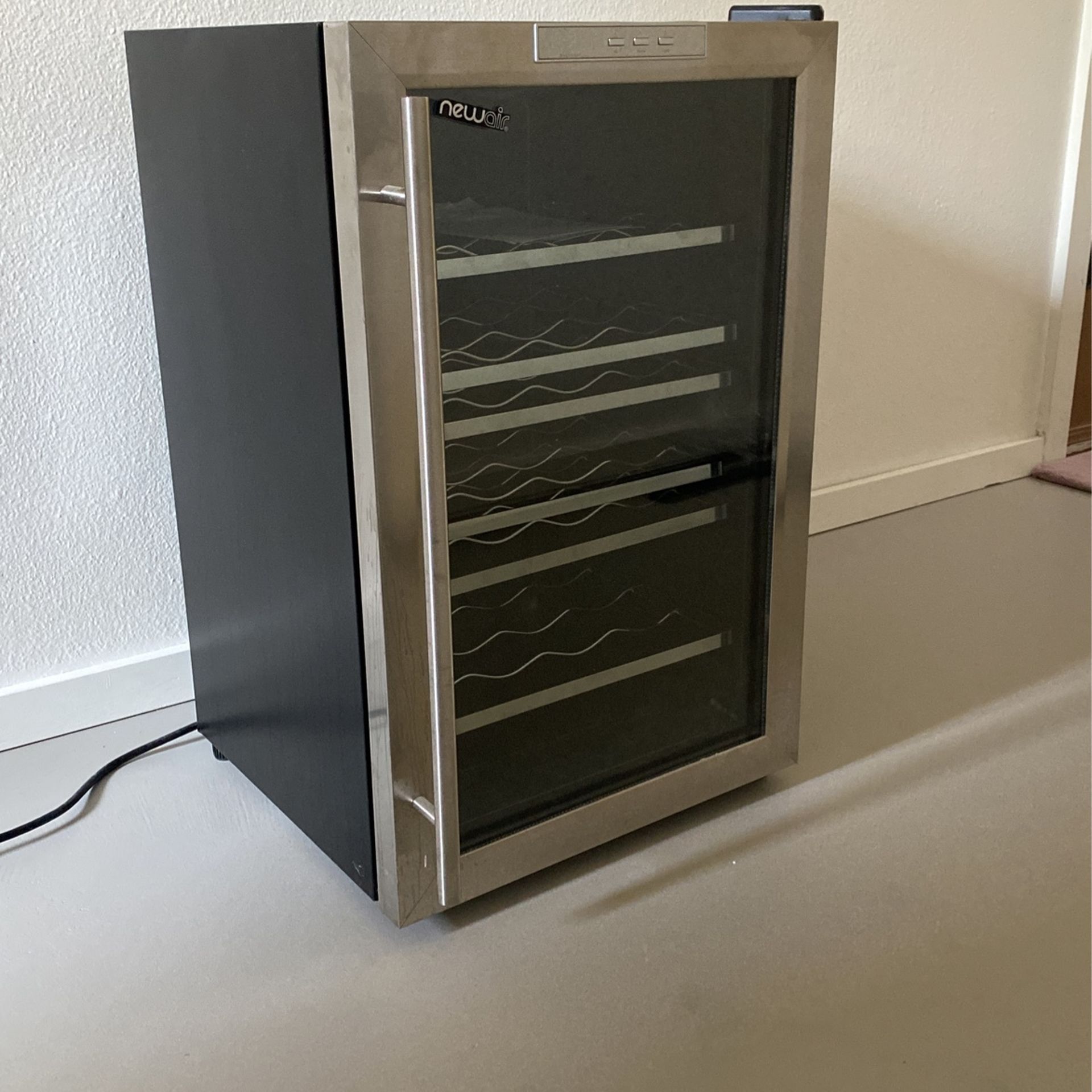 New Air Wine Cabinet - Single Zone 24 Bottles