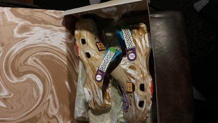 Crocs x Cinnamon Toast Crunch