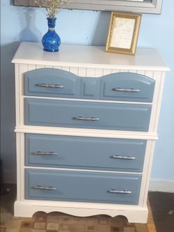 Wood Dresser with 4 Drawers