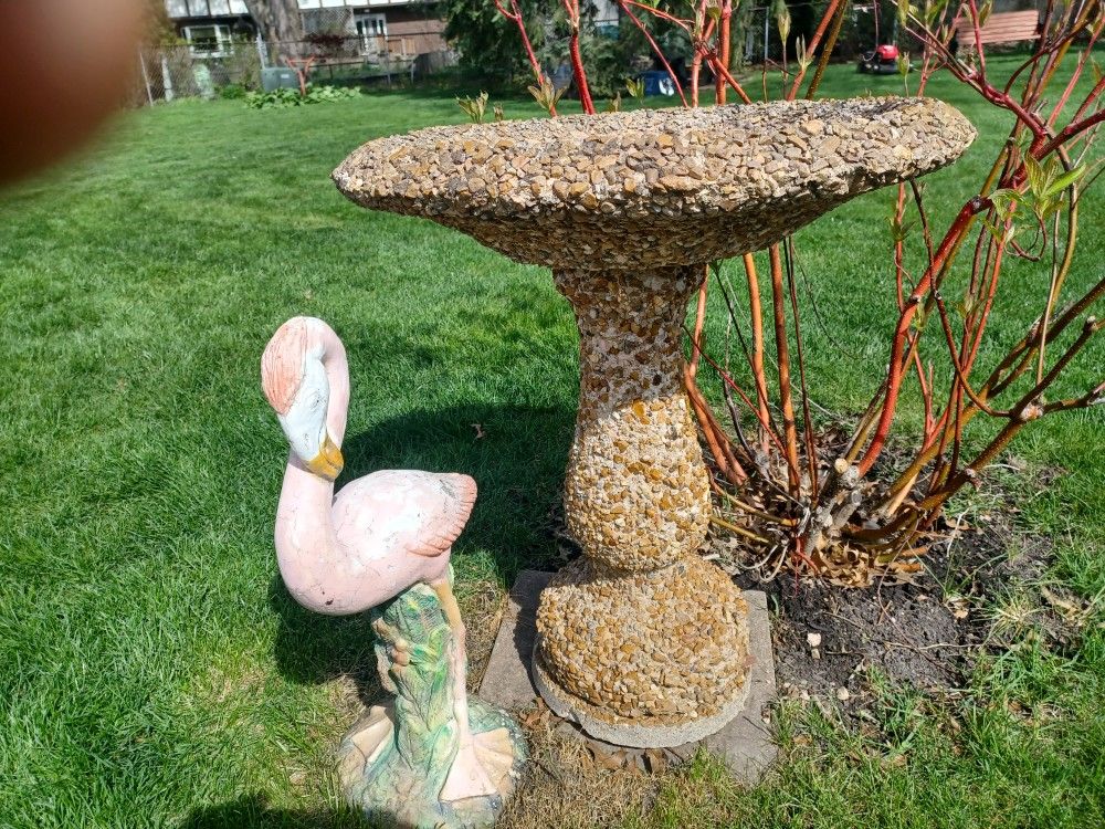 Vintage Cobblestone Bird Bath