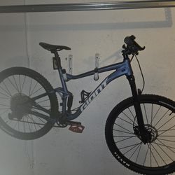 Mountain BIKE GIANT