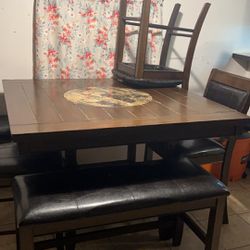Brown table set