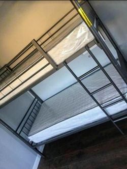 Twin/Twin Bunkbed