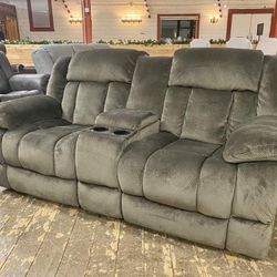 Larelton Reclining Glider Loveseat