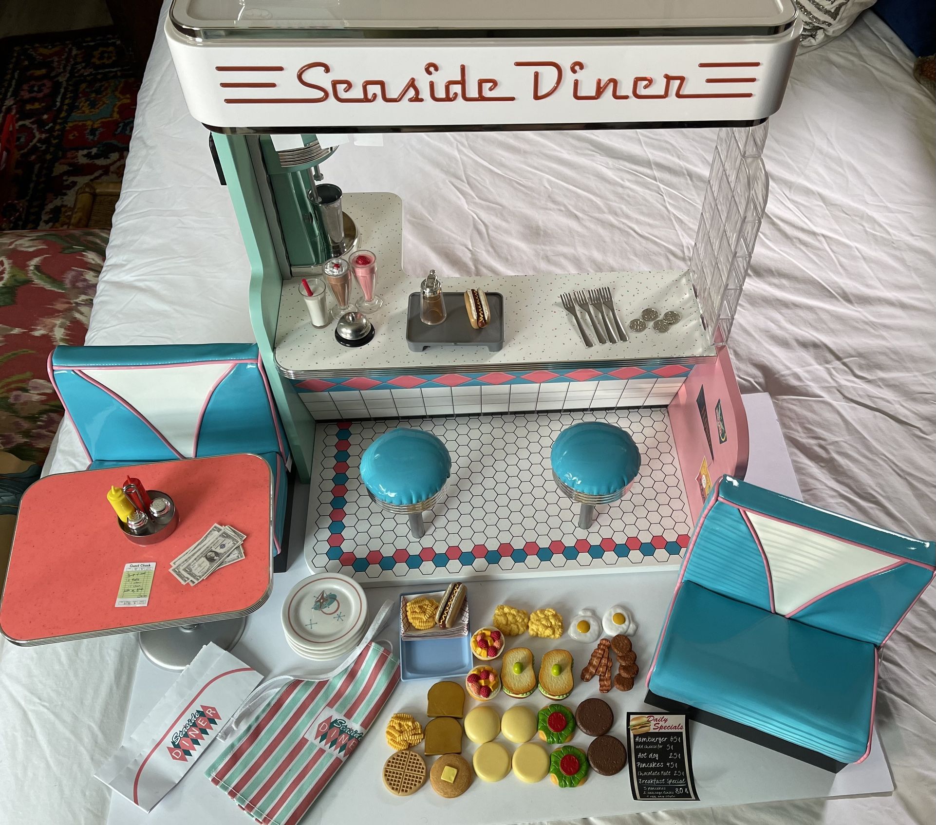 American Girl - Mary Ellen’s Seaside Diner NICE! LOCAL PICK UP ONLY!
