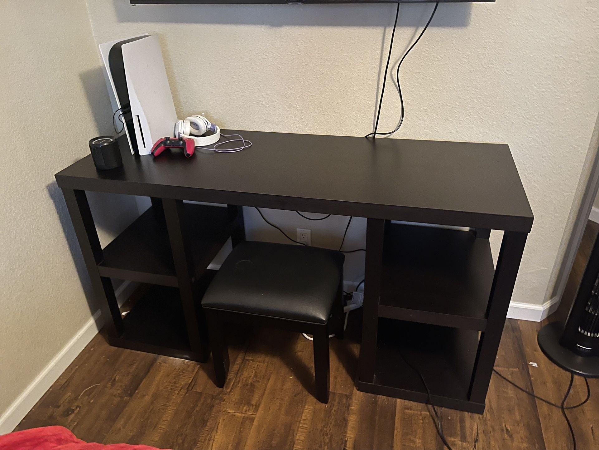 Dresser And Storage Bench