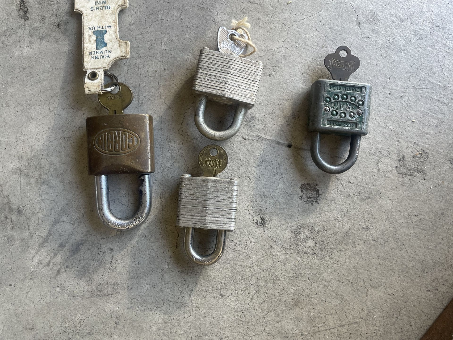 4 Vintage locks And Keys Work Great