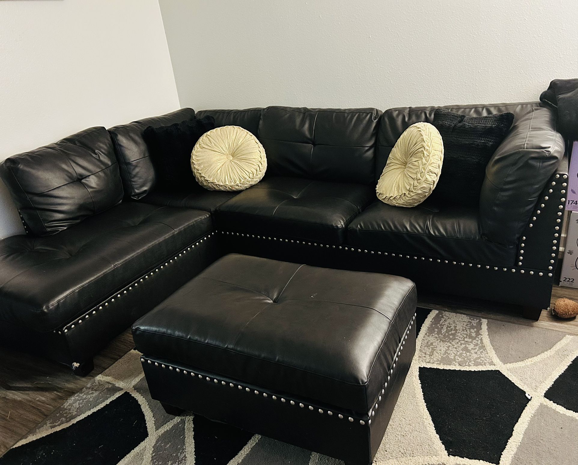 Sectional W/ ottoman