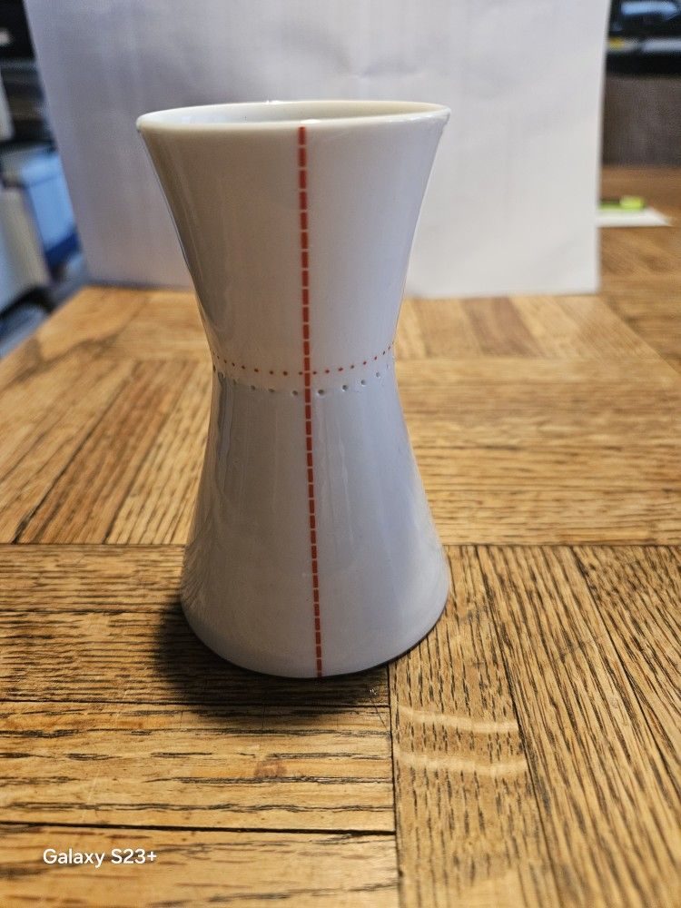 ANN BLACK PORCELAIN VASE 4 SIGNATURE STYLE