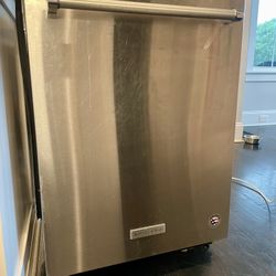 Kitchenaid dishwasher for parts or repair