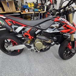 2024 Ducati Hypermotard rve 698