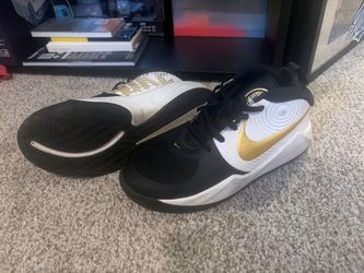 Nike Team Hustle D 10 Black/Gold - Size 4Y